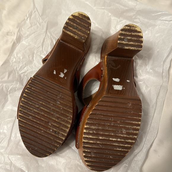 Brown platform Dutch style sandal 8 - Picture 5 of 9